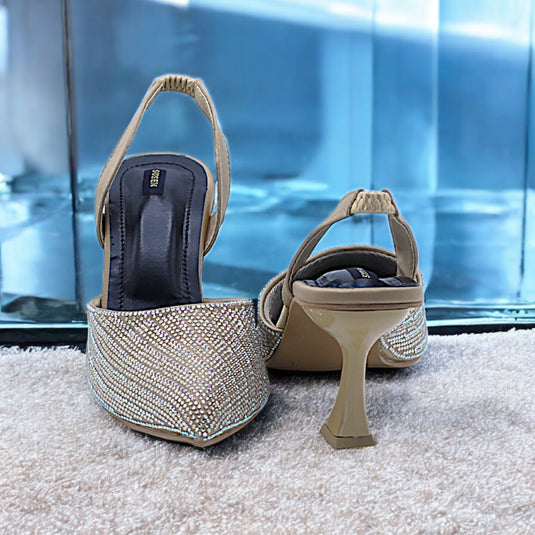 Comfortable Swiss 3P pointed toe gold sandals, blending style and durability.